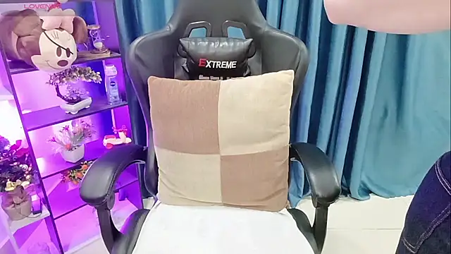 Snapshot of Yuki-yio chatting on March 18, 2026, 1:20 am Yuki-yio online show from March 18, 2026, 1:20 am