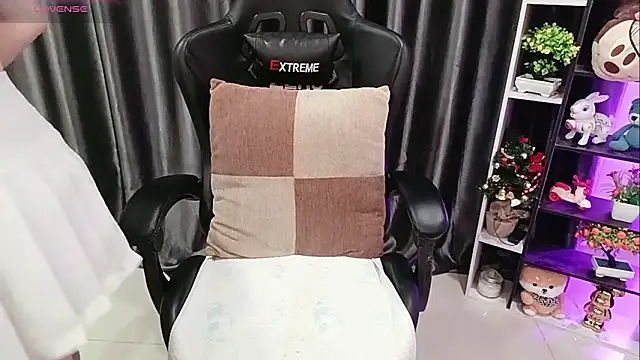 Snapshot of Yuki-yio chatting on April 7, 2026, 1:07 am Yuki-yio online show from April 7, 2026, 1:07 am