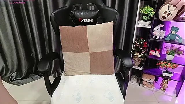 Snapshot of Yuki-yio chatting on April 12, 2026, 12:58 am Yuki-yio online show from April 12, 2026, 12:58 am