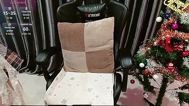 Snapshot of Yuki-yio chatting on December 5, 2025, 1:27 am Yuki-yio online show from December 5, 2025, 1:27 am