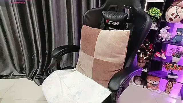 Snapshot of Yuki-yio chatting on April 5, 2026, 12:50 am Yuki-yio online show from April 5, 2026, 12:50 am