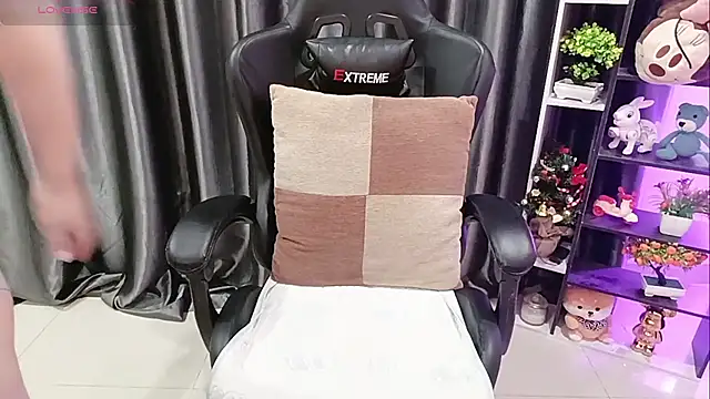 Snapshot of Yuki-yio chatting on April 1, 2026, 1:19 am Yuki-yio online show from April 1, 2026, 1:19 am