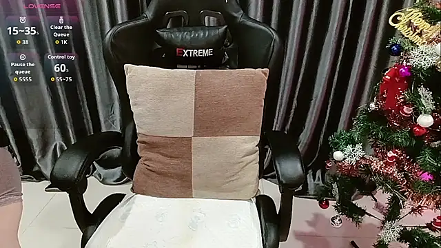 Yuki-yio online show from December 20, 2025, 1:19 am