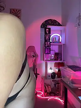 Snapshot of Emma_Wish chatting on December 13, 2025, 8:04 pm Emma Wish online show from December 13, 2025, 8:04 pm