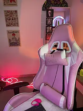 Snapshot of Emma_Wish chatting on November 14, 2025, 9:29 pm Emma Wish online show from November 14, 2025, 9:29 pm