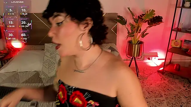 Snapshot of Amy_art chatting on May 7, 2026, 8:23 pm Amy art online show from May 7, 2026, 8:23 pm