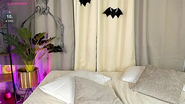 Snapshot of Amy_art chatting on October 10, 2025, 10:10 pm Amy art online show from October 10, 2025, 10:10 pm