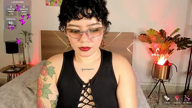 Snapshot of Amy_art chatting on April 15, 2026, 9:15 pm Amy art online show from April 15, 2026, 9:15 pm