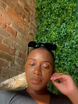 Snapshot of HoneyDripHer chatting on October 1, 2025, 9:18 pm HoneyDripHer online show from October 1, 2025, 9:18 pm