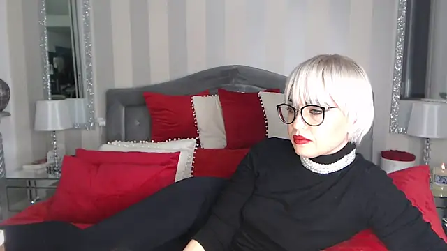 Snapshot of LuanaColucci chatting on December 23, 2024, 5:32 pm LuanaColucci online show from December 23, 2024, 5:32 pm