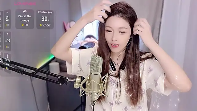 tw lala online show from November 17, 2025, 4:44 pm