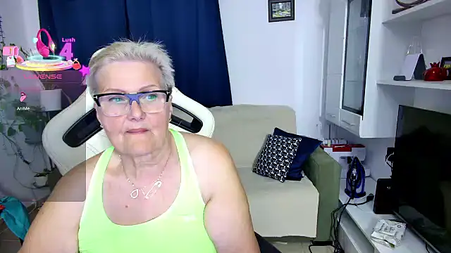 Selenna57 online show from May 1, 2026, 5:29 pm