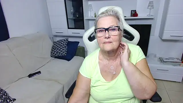 Selenna57 online show from April 19, 2026, 5:03 pm
