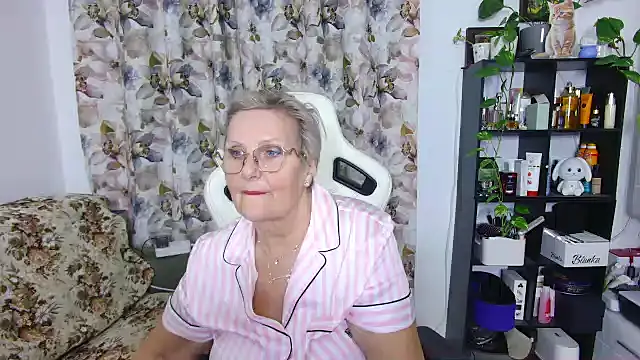 Selenna57 online show from February 14, 2025, 7:23 pm