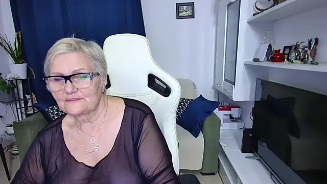 Selenna57 online show from April 23, 2026, 5:25 pm