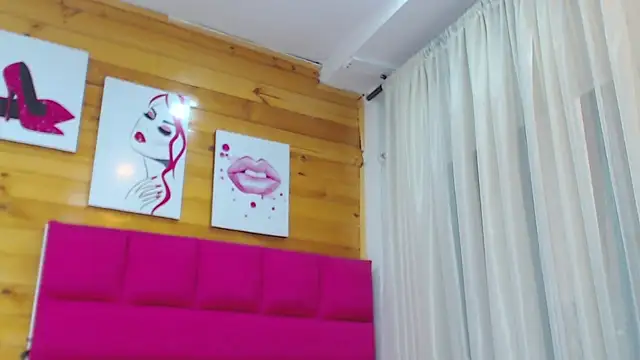 Amber Moore online show from February 4, 2025, 10:55 pm