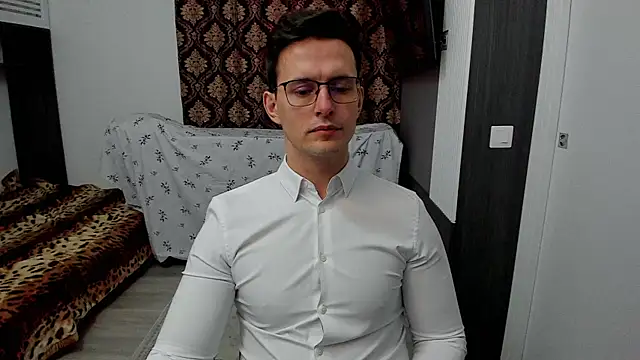 sexxymuscles4u online show from March 11, 2025, 1:12 pm
