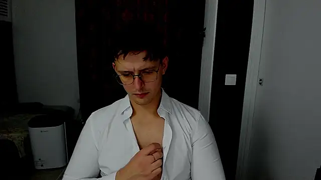 sexxymuscles4u online show from November 14, 2025, 12:09 pm