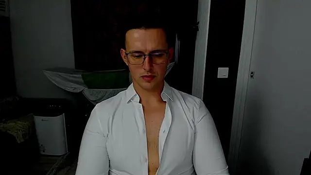 sexxymuscles4u online show from November 5, 2025, 12:41 pm