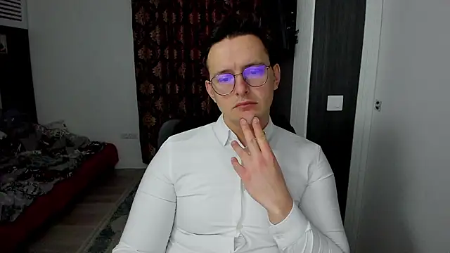 sexxymuscles4u online show from February 17, 2026, 12:35 pm