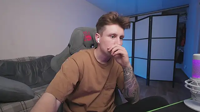 Snapshot of zverev_dima chatting on November 7, 2025, 2:32 pm zverev dima online show from November 7, 2025, 2:32 pm