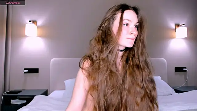 Snapshot of BondGirll chatting on March 7, 2025, 11:18 am BondGirll online show from March 7, 2025, 11:18 am