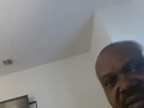 realninafame online show from December 3, 2025, 5:52 am