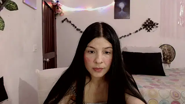 Snapshot of Estefani_32 chatting on December 20, 2025, 4:10 pm Estefani 32 online show from December 20, 2025, 4:10 pm