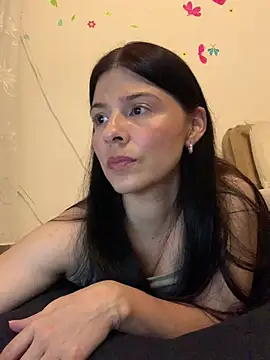 Estefani 32 online show from April 11, 2026, 12:40 am