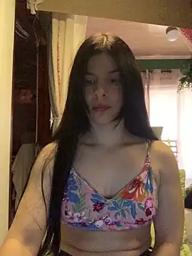 Snapshot of Estefani_32 chatting on February 19, 2026, 3:42 pm Estefani 32 online show from February 19, 2026, 3:42 pm