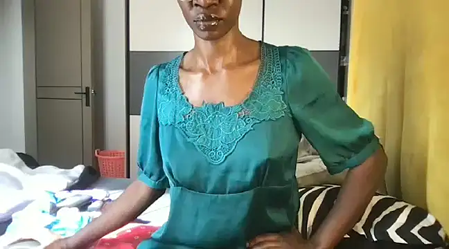 Snapshot of choco_petite chatting on March 16, 2025, 6:20 am choco petite online show from March 16, 2025, 6:20 am