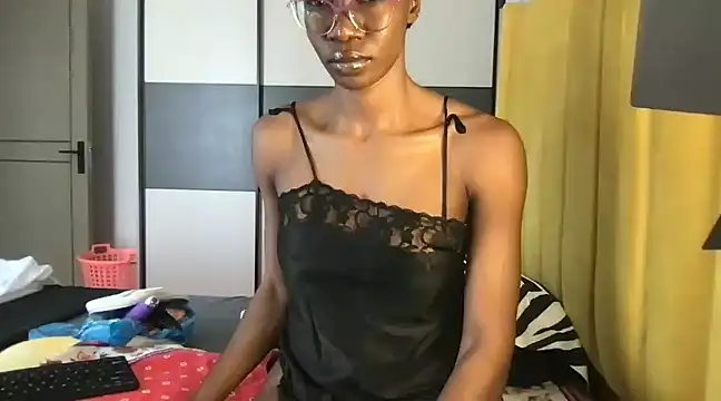 Snapshot of choco_petite chatting on March 14, 2025, 7:26 am choco petite online show from March 14, 2025, 7:26 am