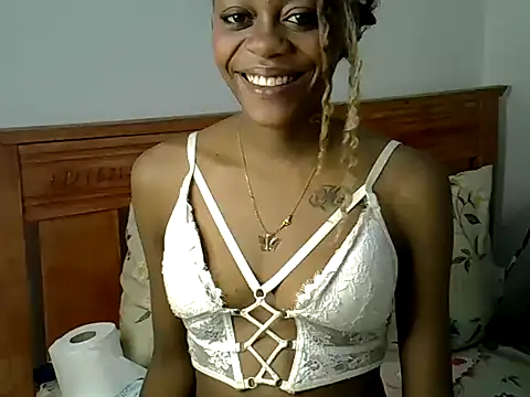 Snapshot of purplescarlet chatting on January 13, 2026, 5:39 pm purplescarlet online show from January 13, 2026, 5:39 pm