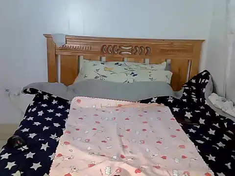 Snapshot of purplescarlet chatting on January 5, 2026, 10:24 pm purplescarlet online show from January 5, 2026, 10:24 pm