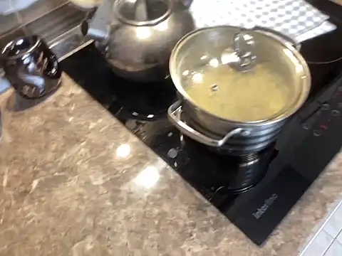 Flossy Vettie online show from November 5, 2025, 11:24 am