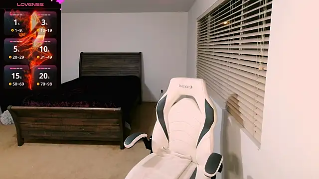 Snapshot of britteebee chatting on March 13, 2026, 5:12 am britteebee online show from March 13, 2026, 5:12 am