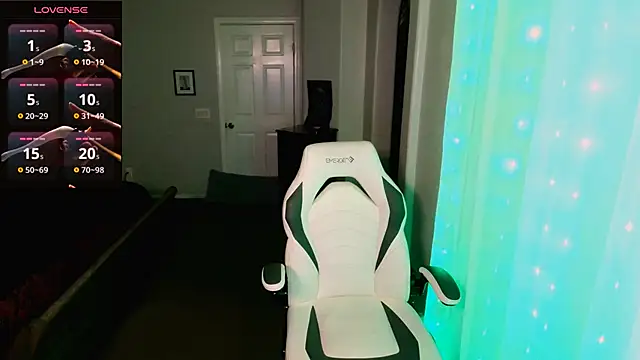 Snapshot of britteebee chatting on December 21, 2025, 5:53 am britteebee online show from December 21, 2025, 5:53 am