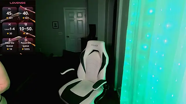 Snapshot of britteebee chatting on December 22, 2025, 6:02 am britteebee online show from December 22, 2025, 6:02 am