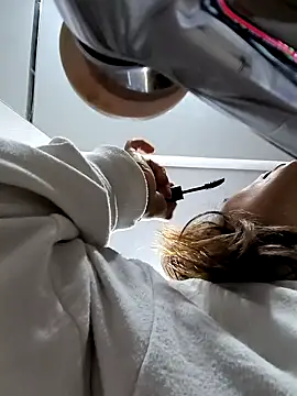 Snapshot of SamyJones9 chatting on September 22, 2025, 12:05 am SamyJones9 online show from September 22, 2025, 12:05 am