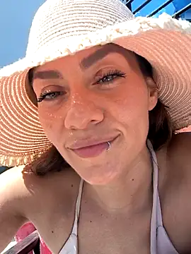 Snapshot of SamyJones9 chatting on December 19, 2025, 6:32 pm SamyJones9 online show from December 19, 2025, 6:32 pm