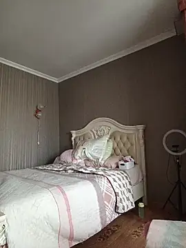 Snapshot of GoddessLara chatting on May 8, 2026, 11:08 pm GoddessLara online show from May 8, 2026, 11:08 pm