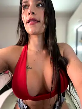 Snapshot of Emmily_19 chatting on October 28, 2025, 11:03 pm Emmily 19 online show from October 28, 2025, 11:03 pm