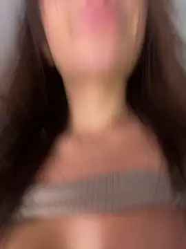 Snapshot of Emmily_19 chatting on March 18, 2025, 11:20 pm Emmily 19 online show from March 18, 2025, 11:20 pm