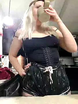 Snapshot of ScarletCallings420 chatting on February 21, 2025, 3:10 pm ScarletCallings420 online show from February 21, 2025, 3:10 pm