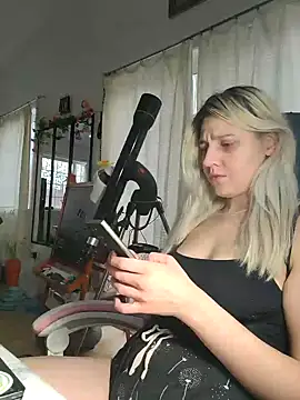 Snapshot of ScarletCallings420 chatting on February 21, 2025, 6:15 pm ScarletCallings420 online show from February 21, 2025, 6:15 pm