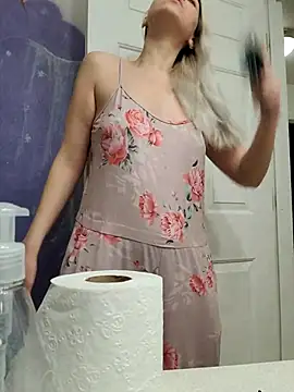 Snapshot of ScarletCallings420 chatting on March 12, 2025, 4:56 pm ScarletCallings420 online show from March 12, 2025, 4:56 pm