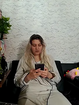 Snapshot of ScarletCallings420 chatting on April 16, 2026, 7:47 pm ScarletCallings420 online show from April 16, 2026, 7:47 pm