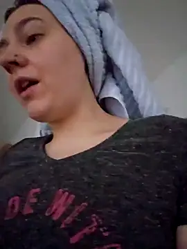 Snapshot of ScarletCallings420 chatting on November 17, 2025, 6:34 pm ScarletCallings420 online show from November 17, 2025, 6:34 pm