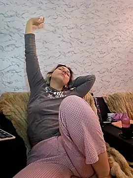 Snapshot of ScarletCallings420 chatting on January 17, 2026, 2:09 pm ScarletCallings420 online show from January 17, 2026, 2:09 pm