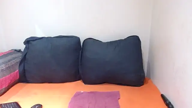 Snapshot of xGIANTEBONY30x chatting on October 29, 2025, 2:32 am xGIANTEBONY30x online show from October 29, 2025, 2:32 am